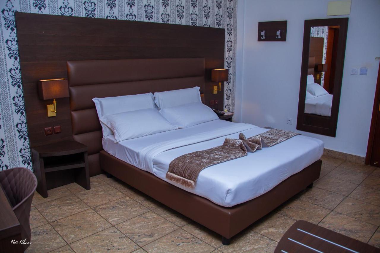 New Heaven Hotel Yaoundé Buitenkant foto