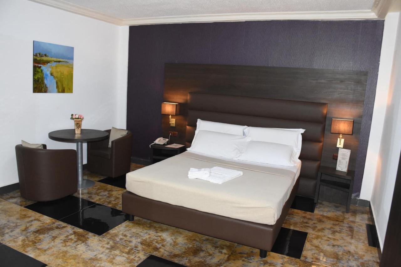 New Heaven Hotel Yaoundé Buitenkant foto