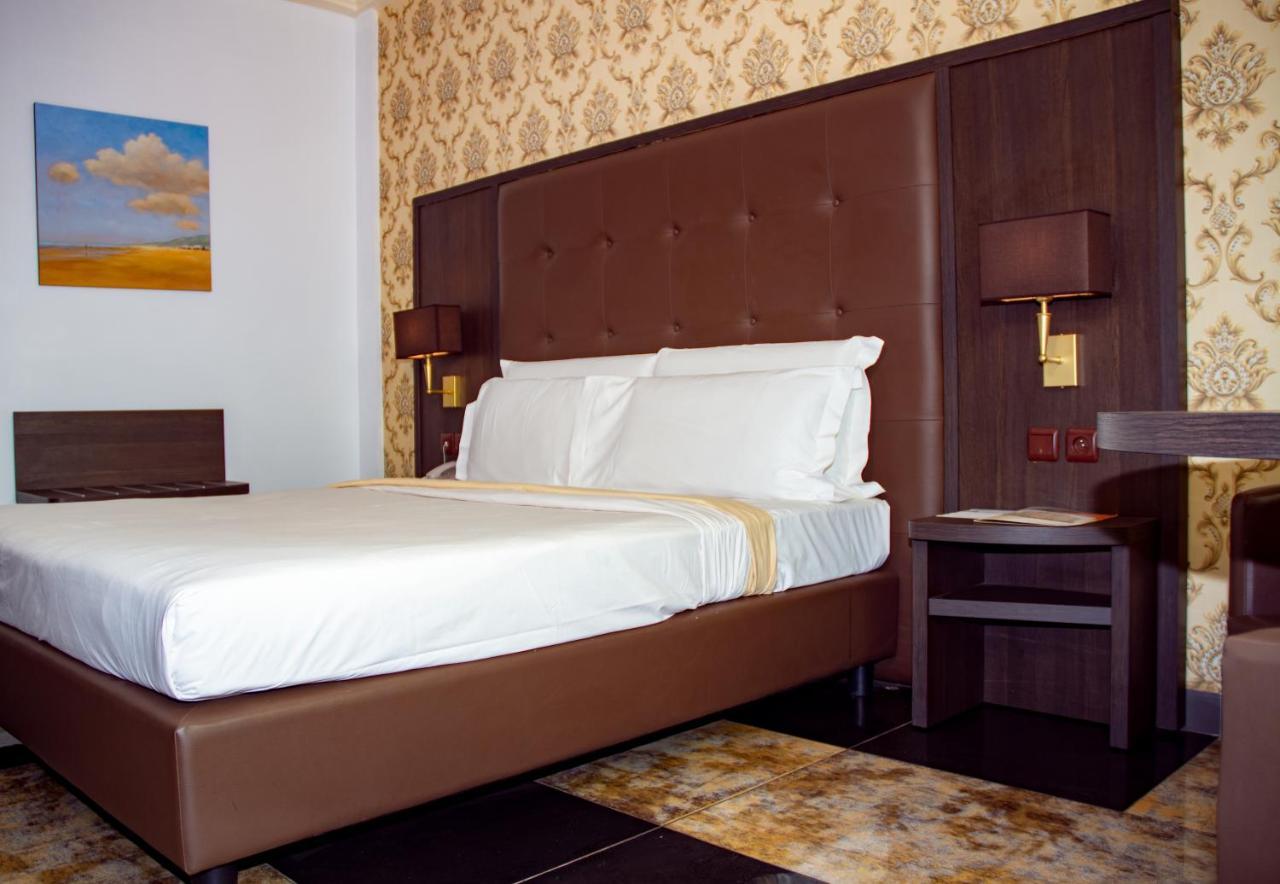 New Heaven Hotel Yaoundé Buitenkant foto