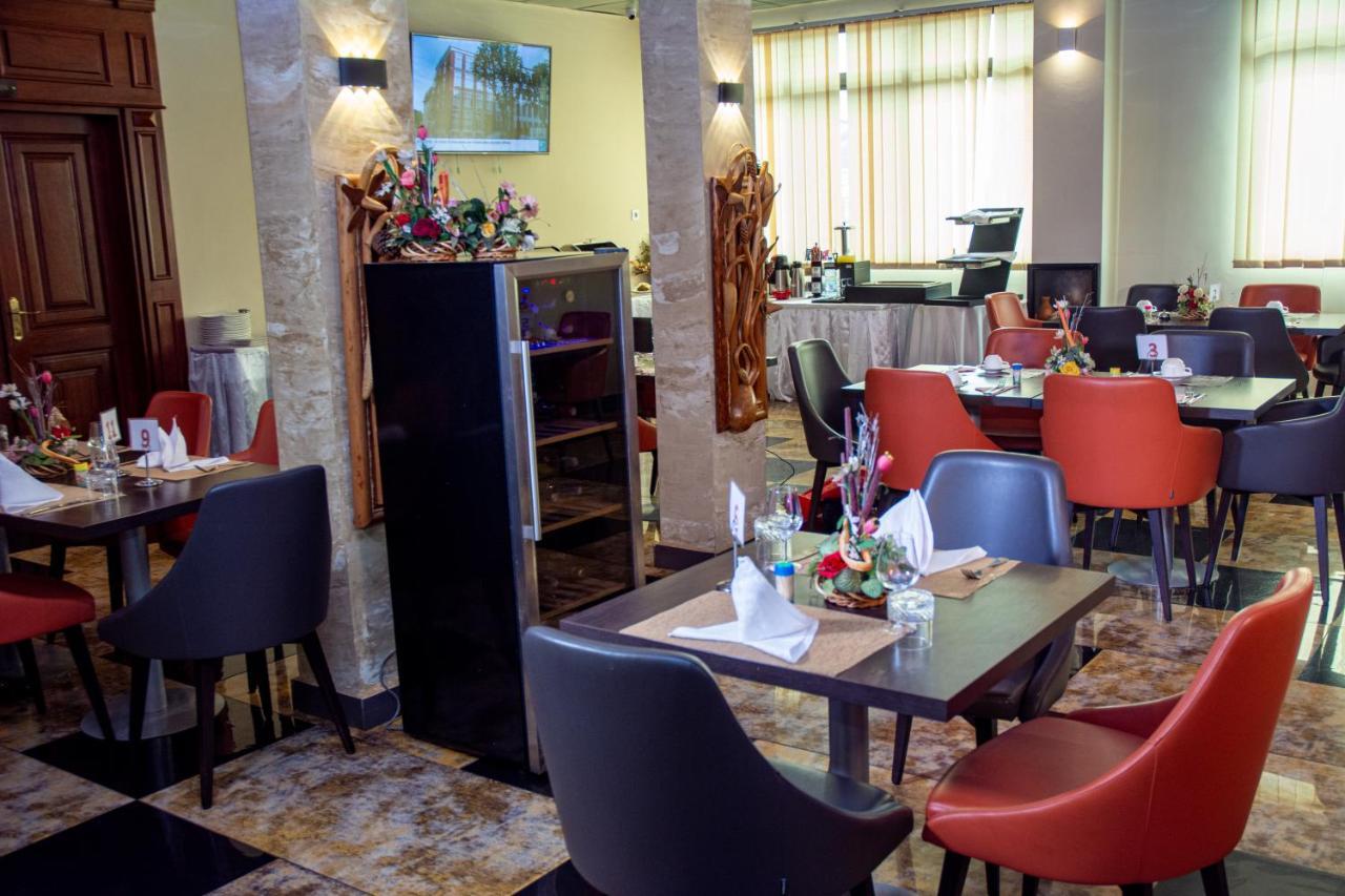 New Heaven Hotel Yaoundé Buitenkant foto