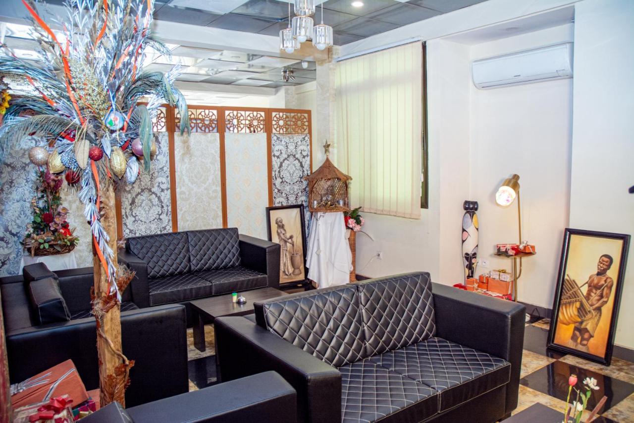 New Heaven Hotel Yaoundé Buitenkant foto