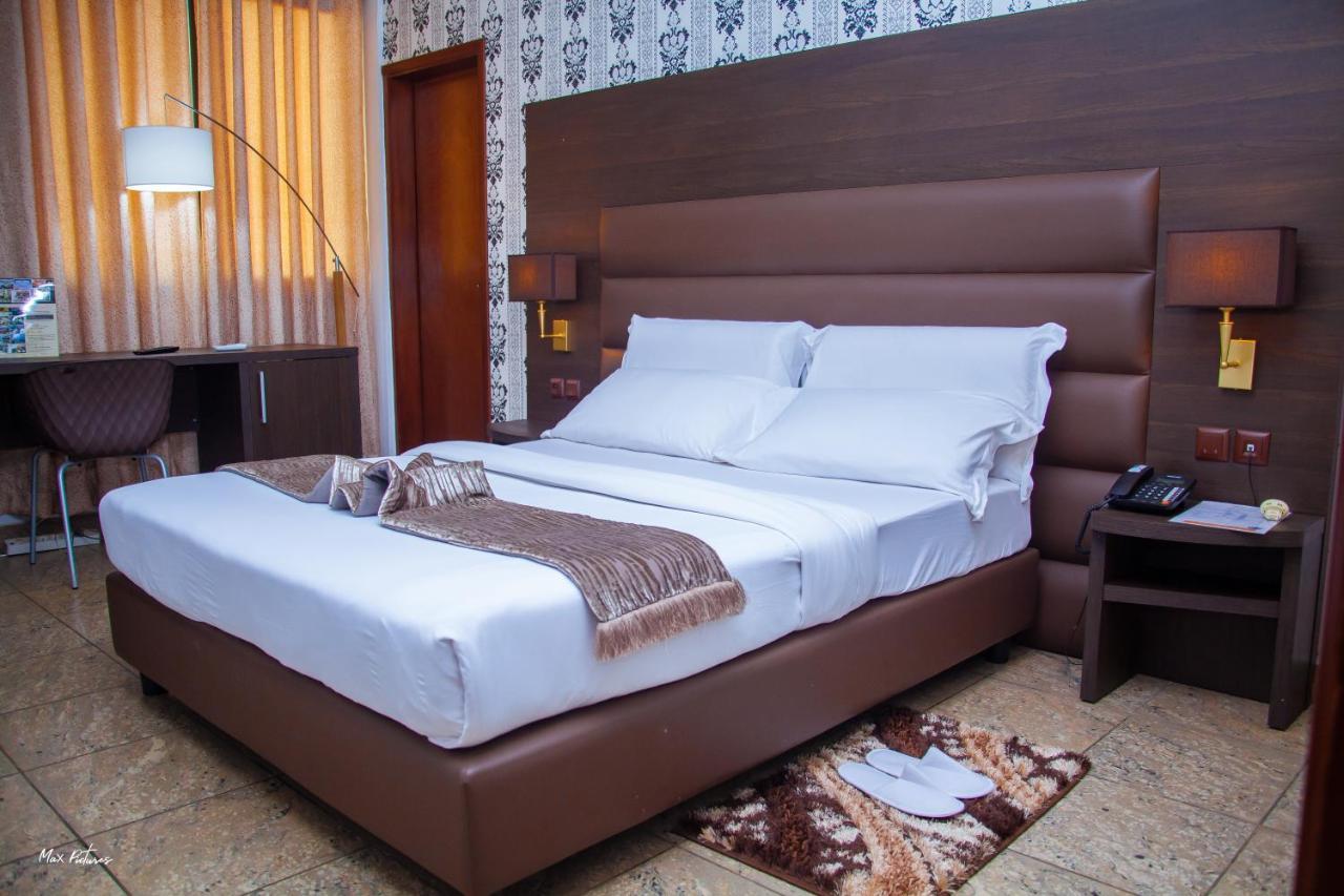 New Heaven Hotel Yaoundé Buitenkant foto