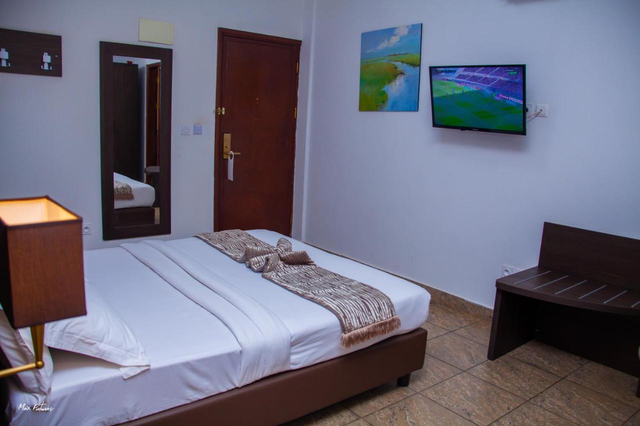 New Heaven Hotel Yaoundé Buitenkant foto